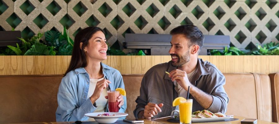 Portrait,Of,Ayoung,Romantic,Couple,In,Restaurant,Having,Lunch